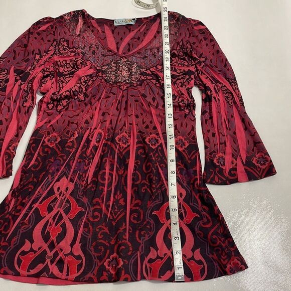 Unity World Wear Petite Women’s V-Neck Sequined Accent Top - Picture 5 of 9